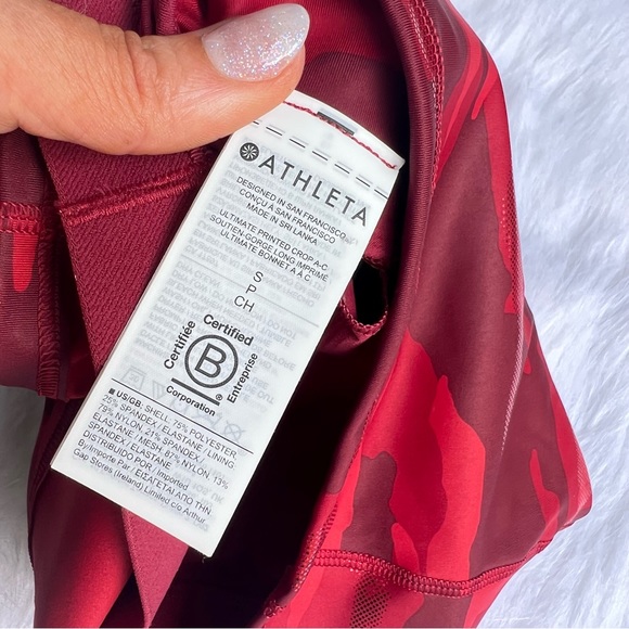 Athleta SupersonicšRed CamoĀ UltimateĀ Printed Crop Top Sports Bra NWT Small A-C - Picture 8 of 10